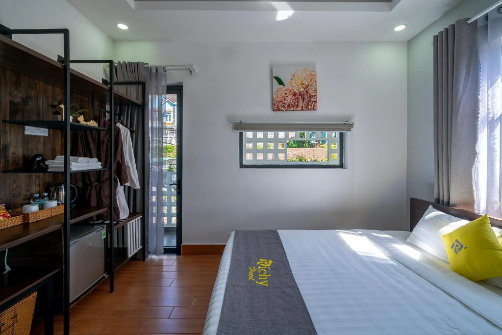 Deluxe Double room with balcony (full double bed)
