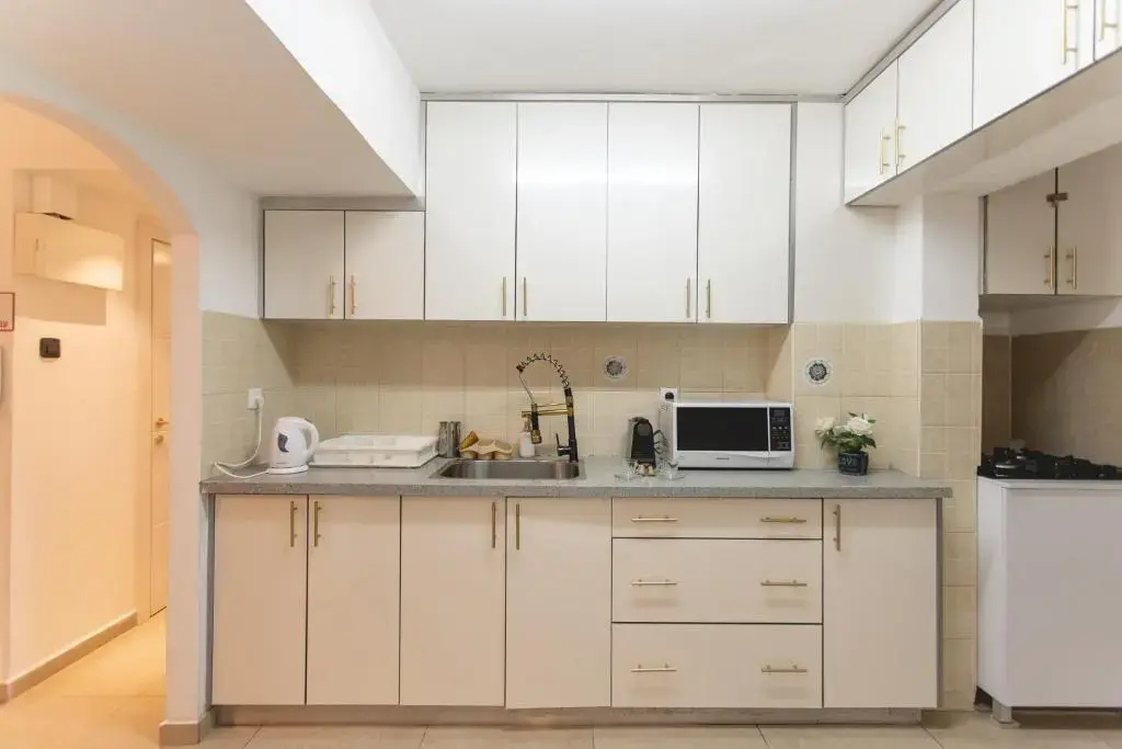 Orel's Ground floor Apartment - фото 11