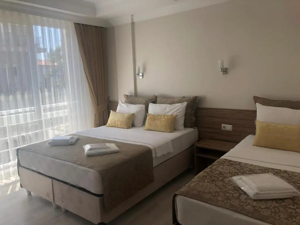 Standard Triple room