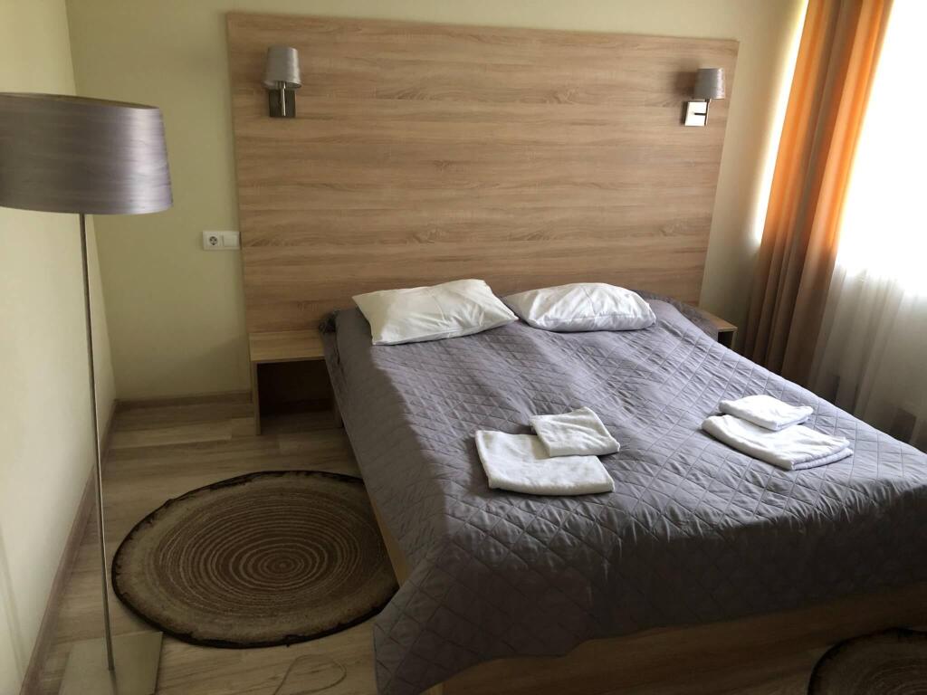 Зеленоградск набережная променад. Таверна шкипер зеленоградск. Калининград маяк в рыбной деревне. Шкипер зеленоградск. Агентство недвижимости зеленоградск калининградской.