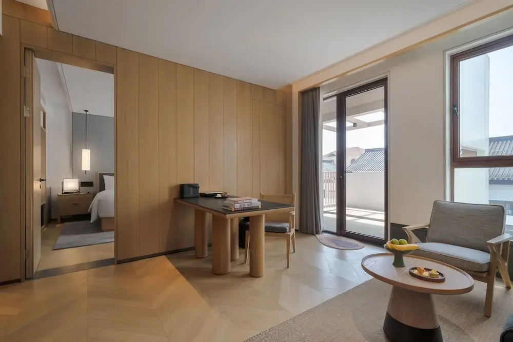 Deluxe Suite