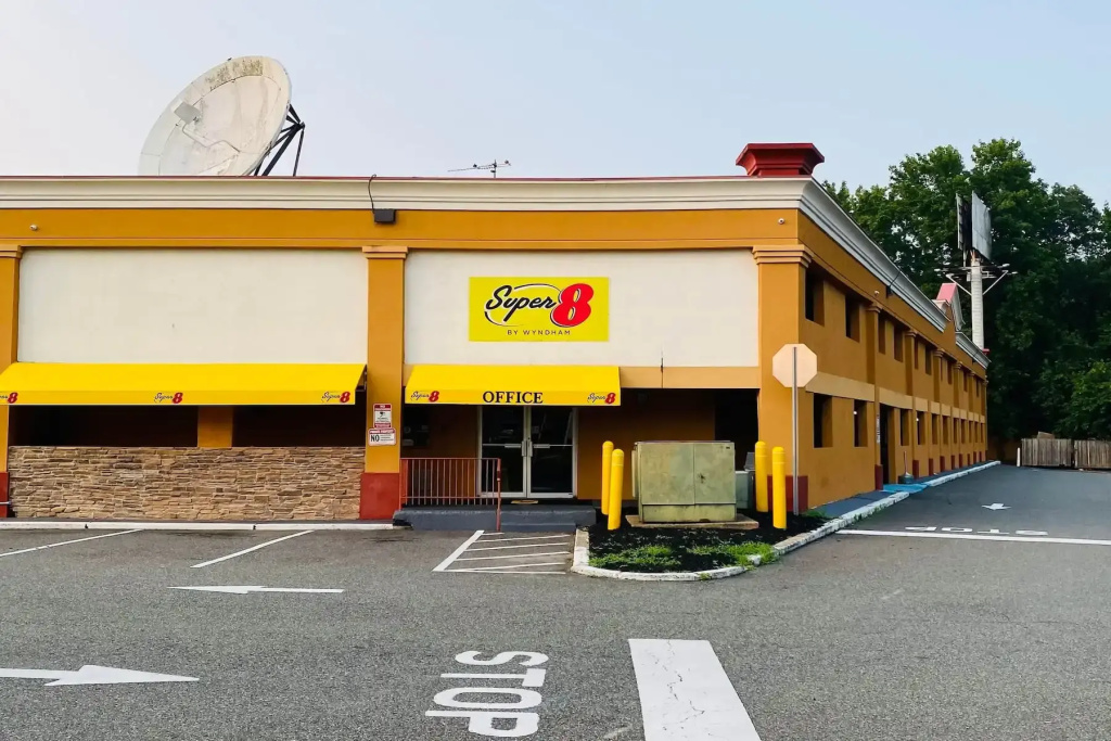 Super 8 by Wyndham Gloucester