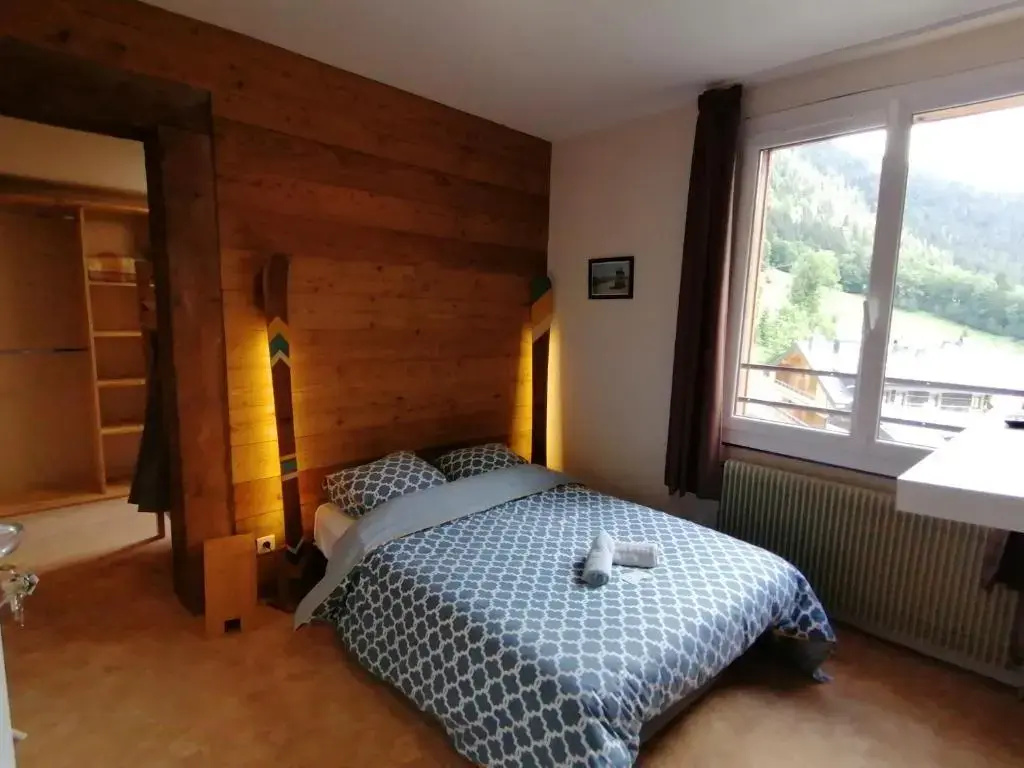 Standard Family room with mountain view