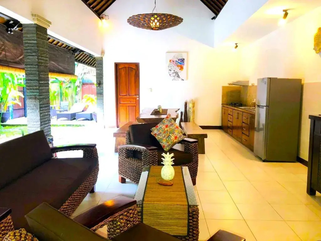 Villa JES - Heart of Legian 4 Bedrooms, 3.5 Bathrooms