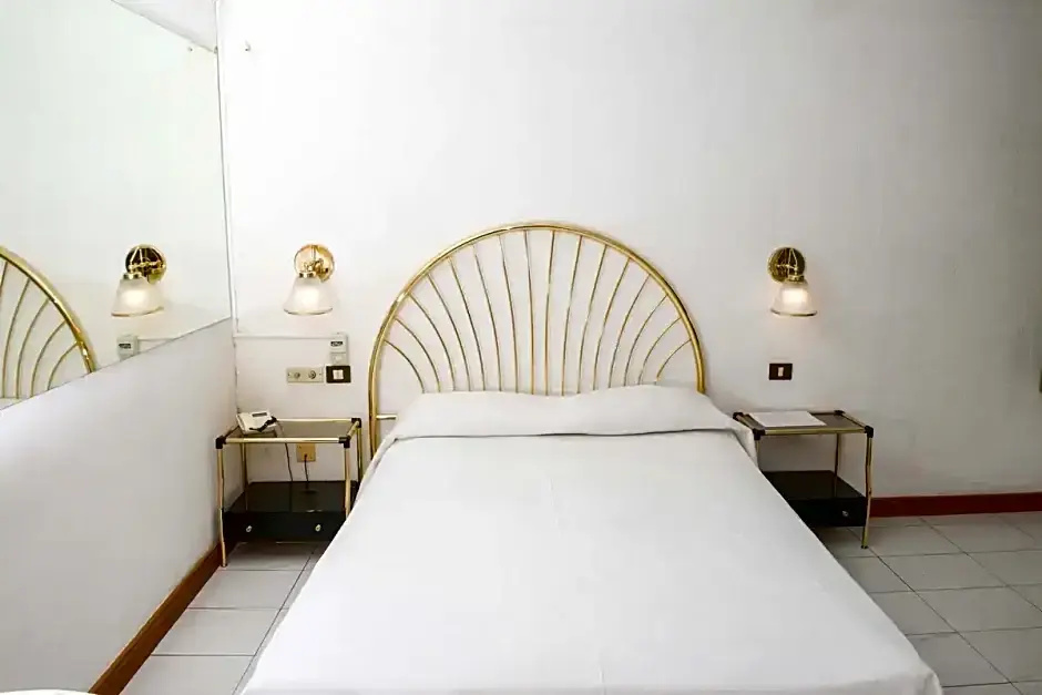 Hotel Atlántico Centro - Tap to explore photos