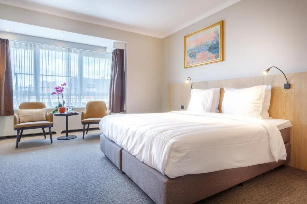 Carlton Hotel picture