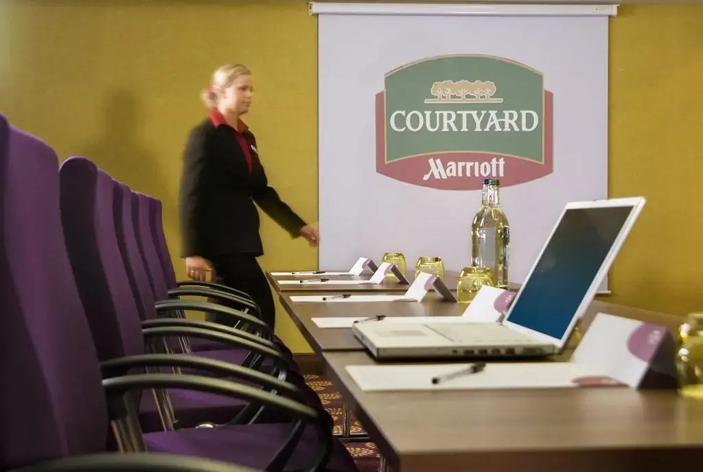 Courtyard London Gatwick Airport
