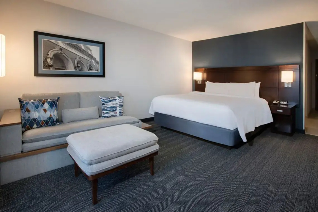 Deluxe Double room (full double bed)