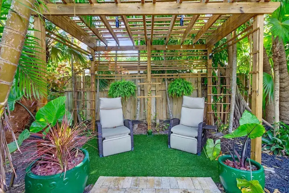 Chic 3BR Sanctuary Steps From The Drive Paradise