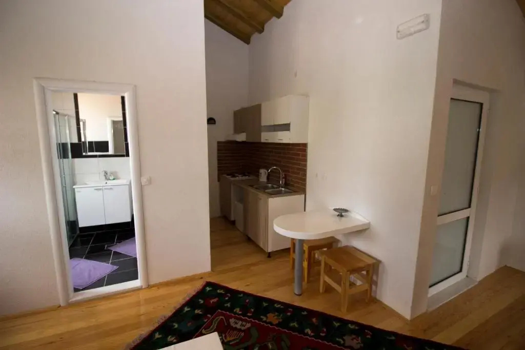 Deluxe Studio