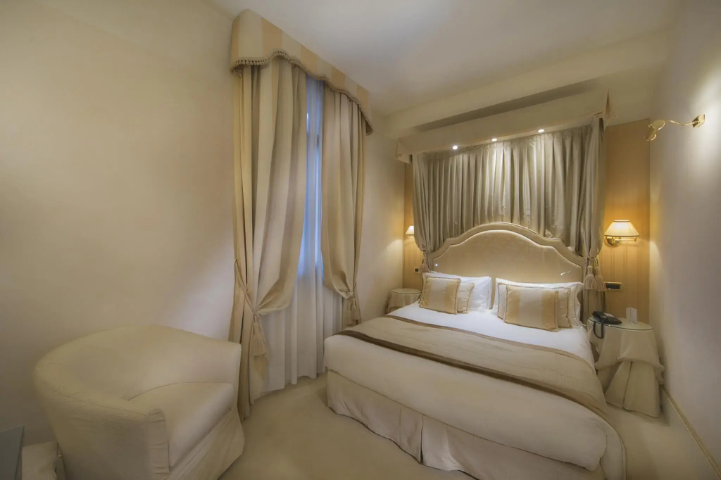 Classic Double room (full double bed)