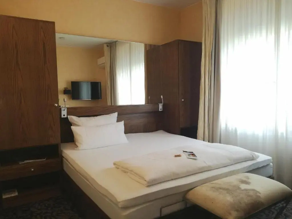 Standard Double room (full double bed)