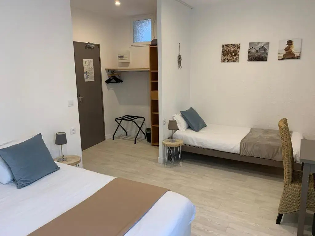 Standard Triple room