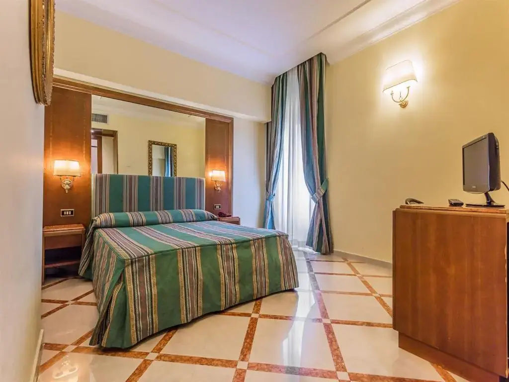 Raeli Hotel Noto - Tap to explore photos