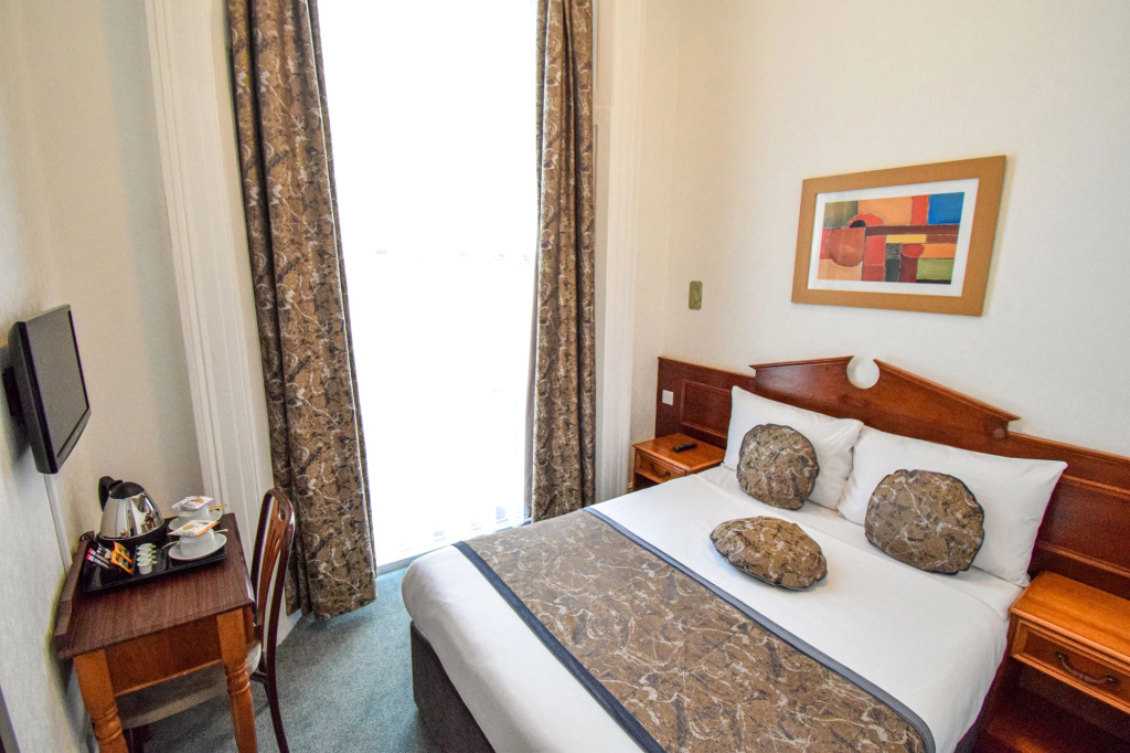 Отель Pembridge Palace Hotel в Лондоне