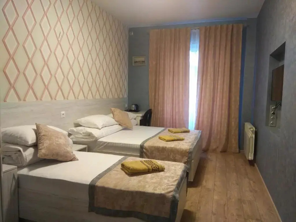 Standard Triple room with balcony