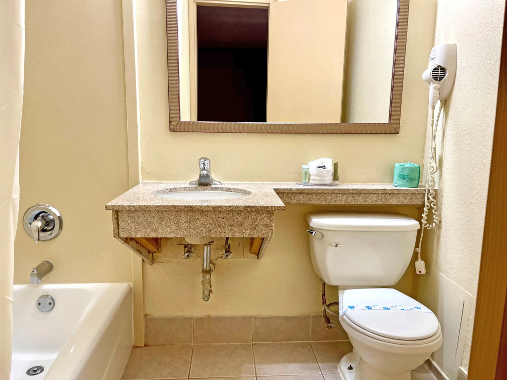 Отель Red Carpet Inn - Newark Airport в Ирвингтоне