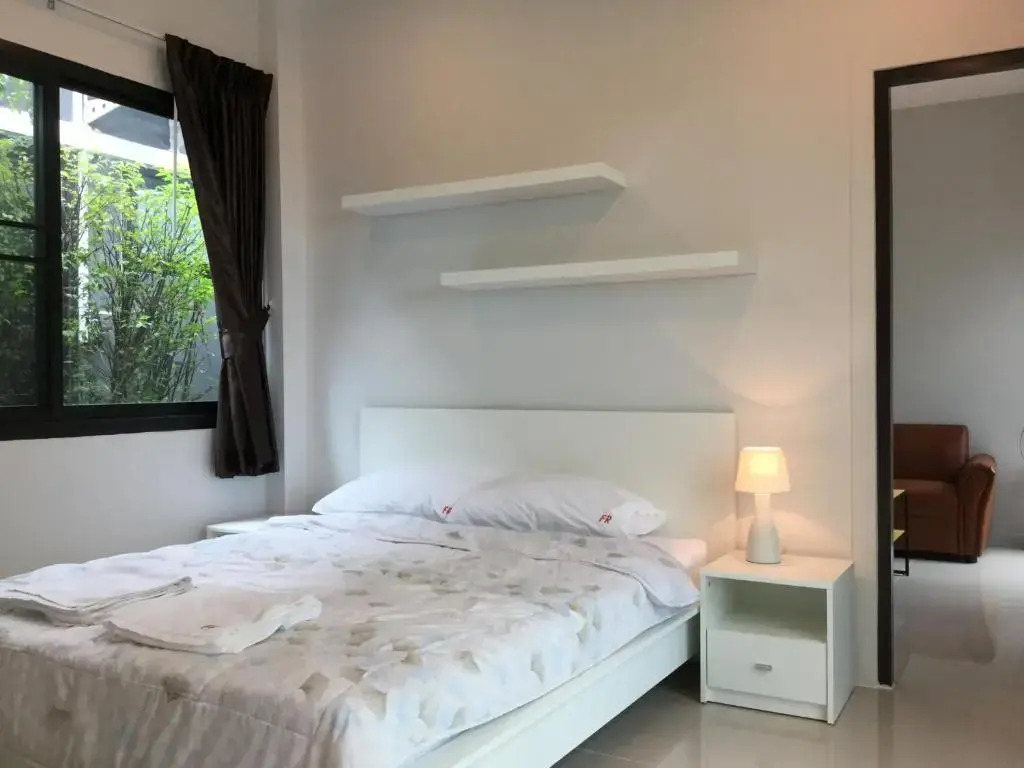 雙人木屋，配有雙人床