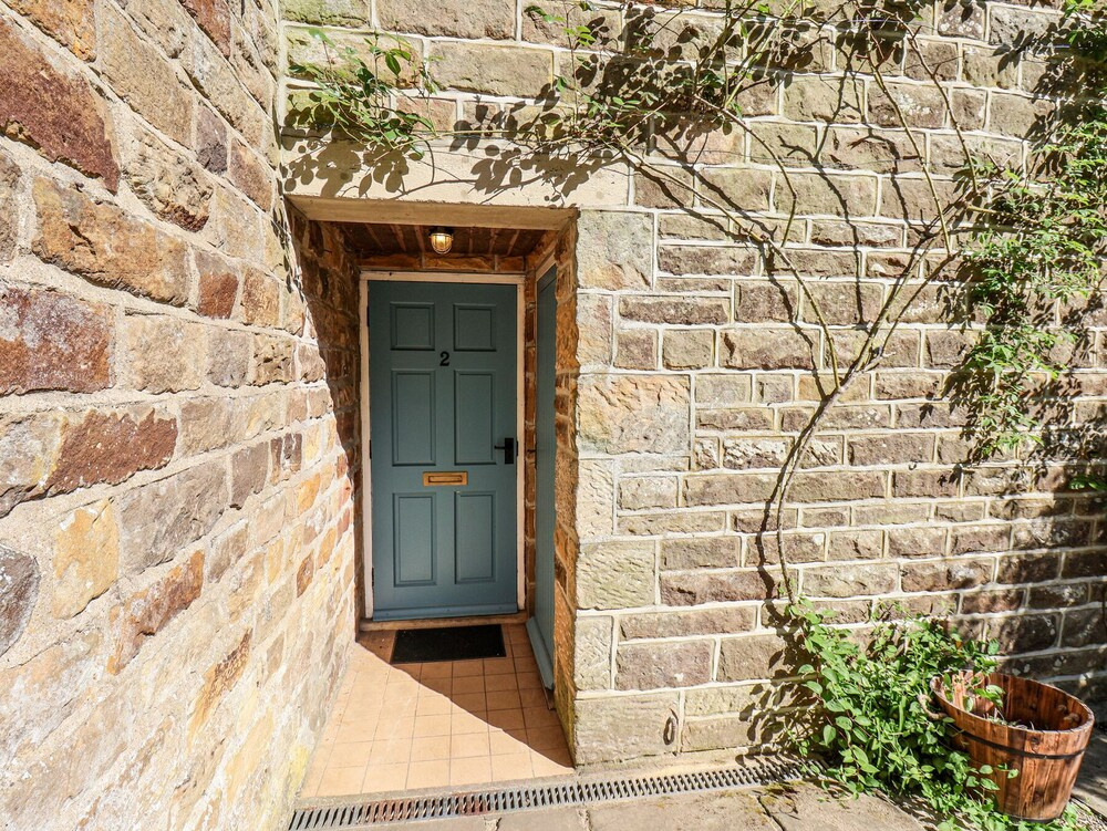 2 Whinstone Cottage