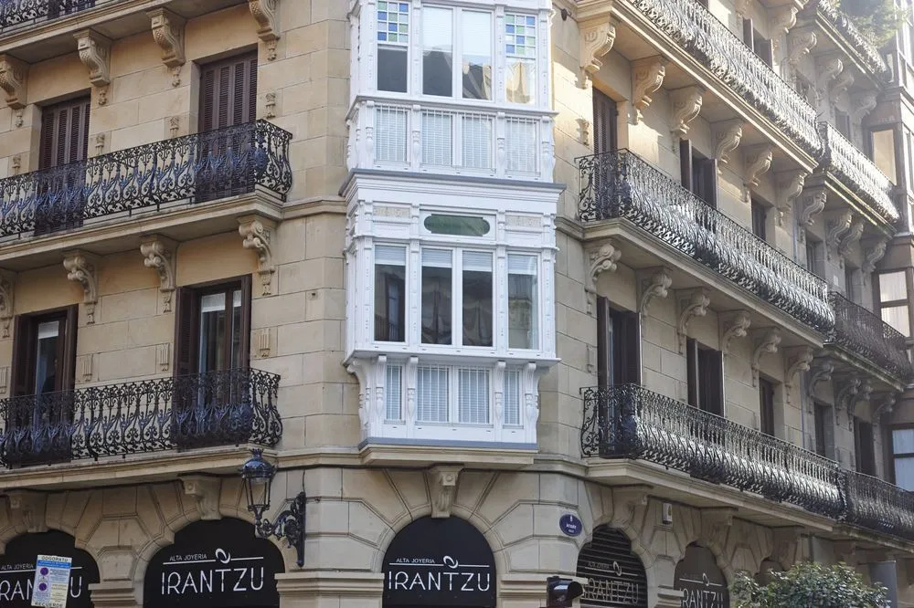 Easo Suite 7 Apartment by Feelfree Rentals
