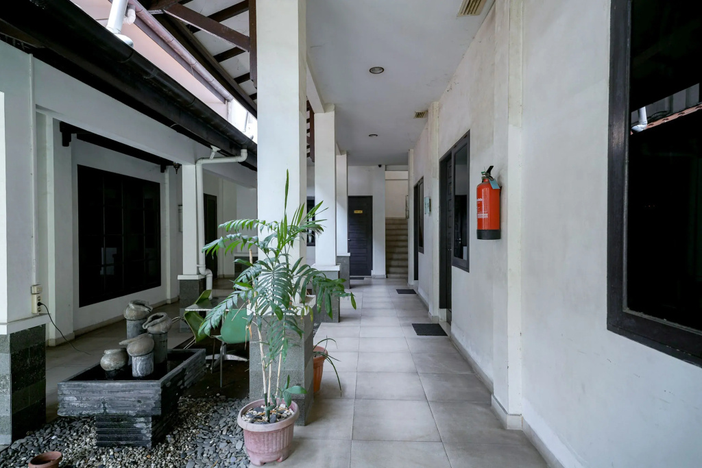 RedDoorz @ Avros Guest House Medan