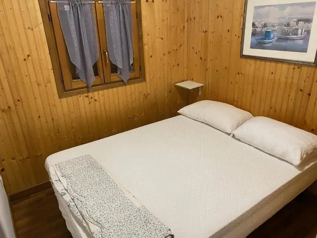 2 Bedrooms Bungalow