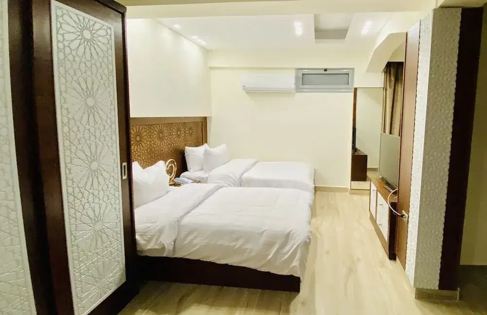 Deluxe Double room with city view (full double bed)
