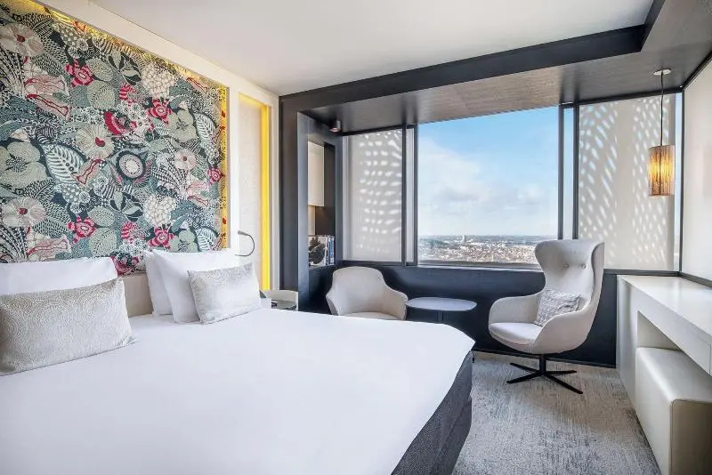 Deluxe Panorama - Lounge Access Double room (full double bed) (king size bed, lounge access)