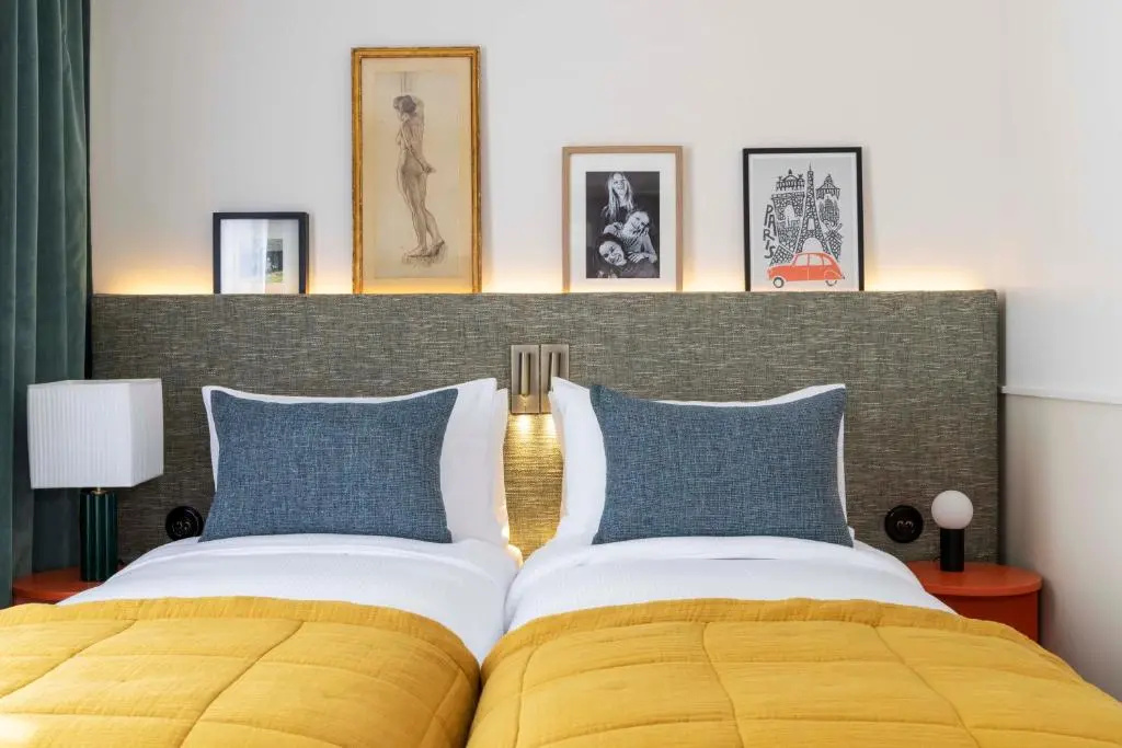 Parisienne Double Chambre (full double bed)