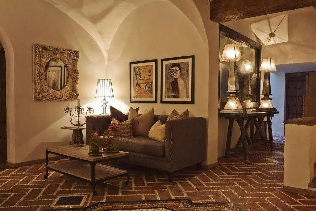 Lobby & Reception