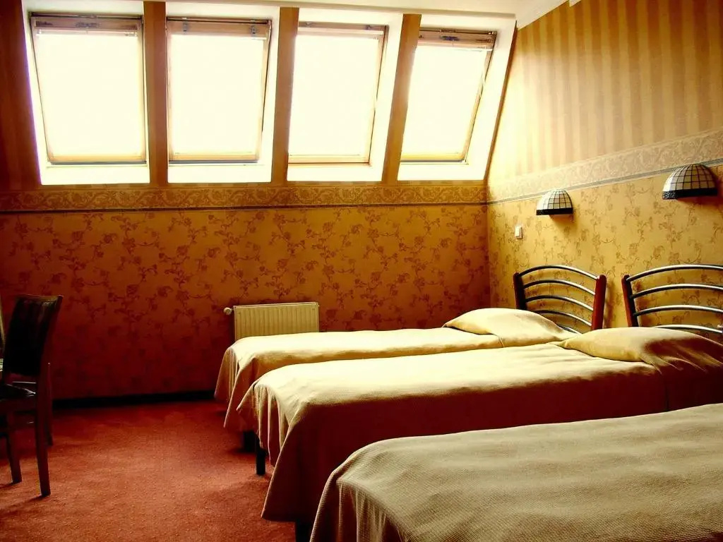 Standard Triple room