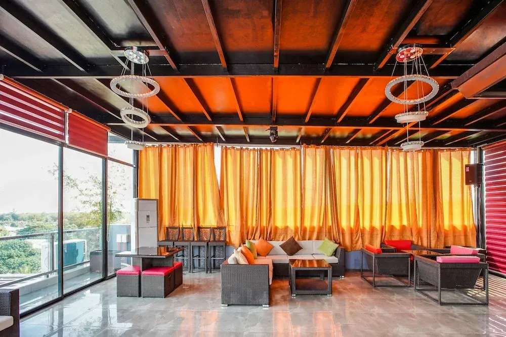 Lobby & Reception