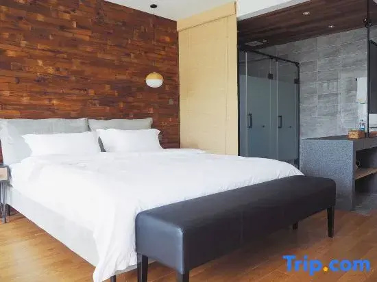 Standard Double room with balcony (full double bed)