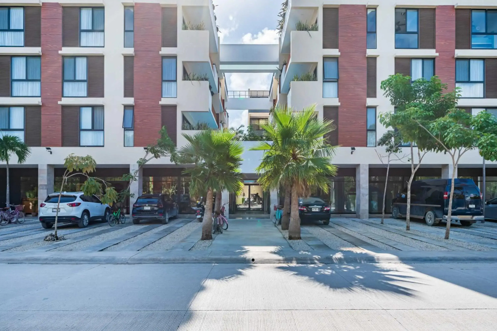 Ultra Luxury Condo, Rooftop Pool and HIGH SECURITY, Viva Residence