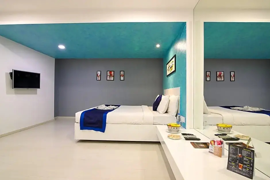 Deluxe Studio