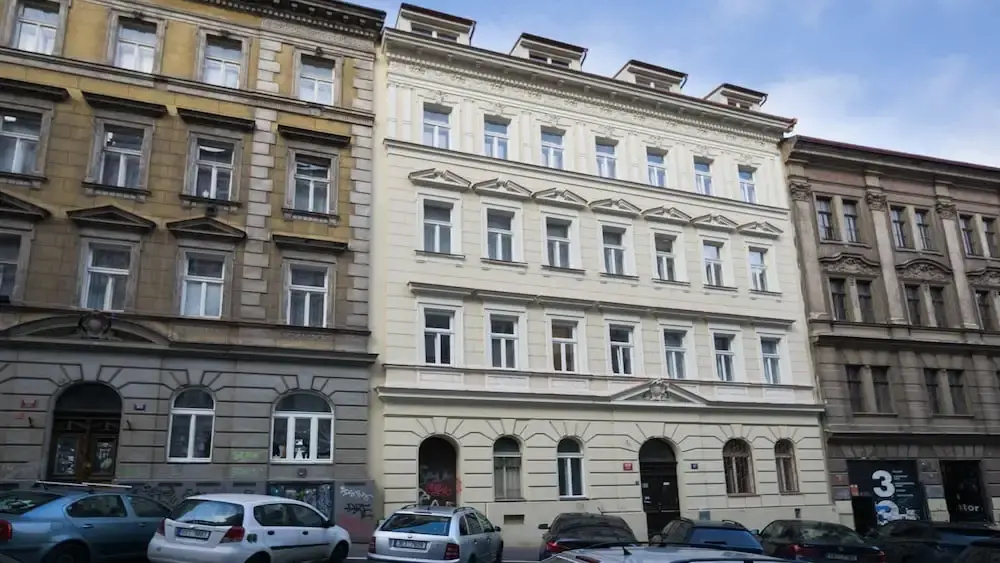 Apartment CONTINENTS by Train & Bus st.