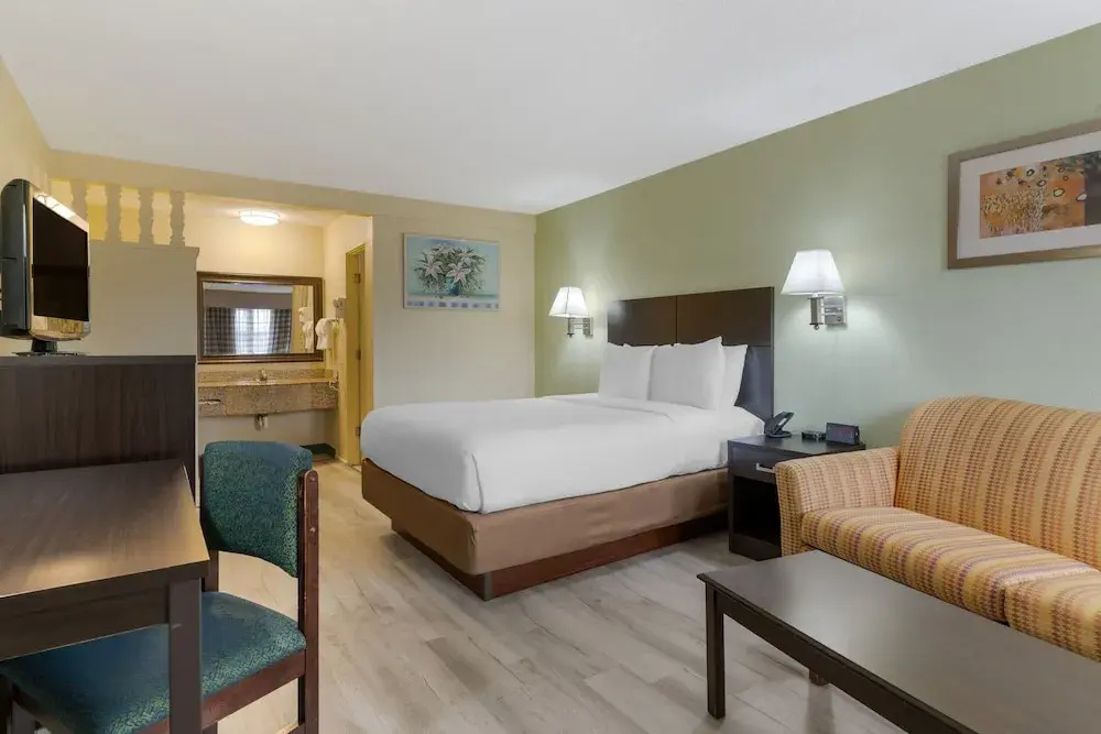 Deluxe Double room with balcony (full double bed)