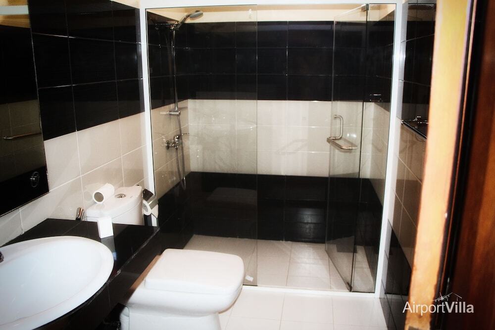 Airport Villa