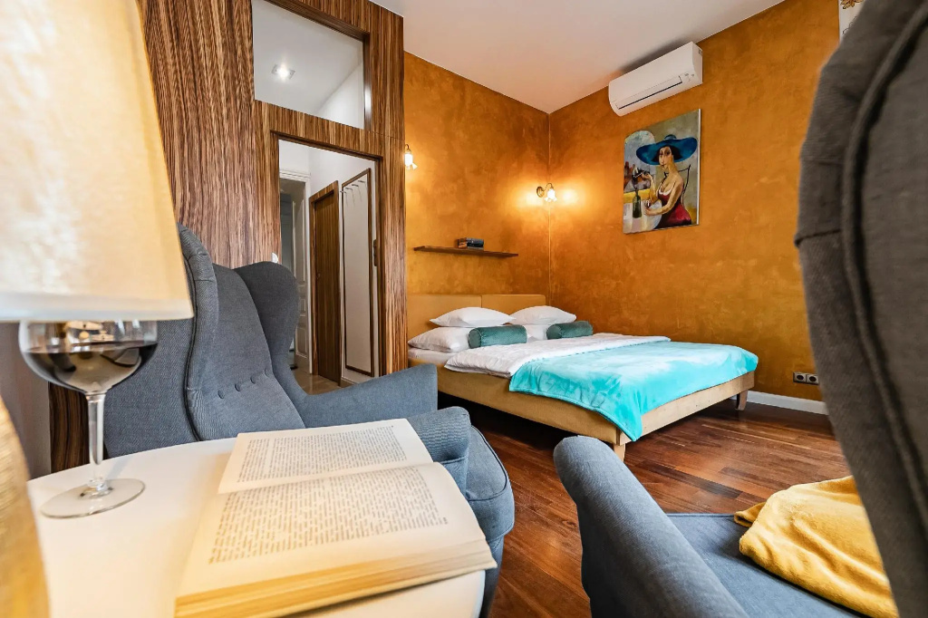 Double Suite (full double bed)