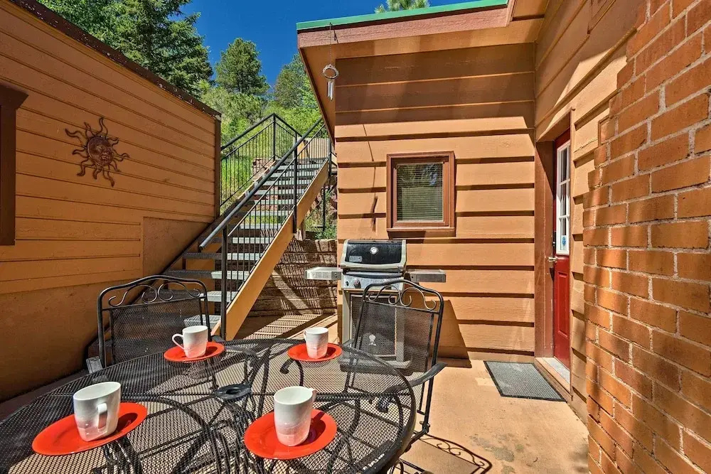 Cozy CO Rocky Mountain Retreat Near Pikes Peak!
