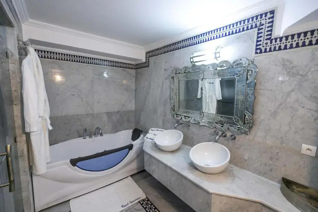 Double Suite (full double bed)