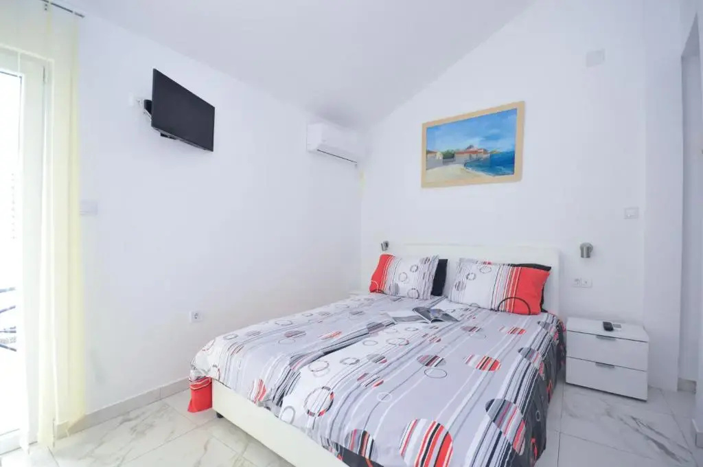 Standard Double room with balcony (full double bed)