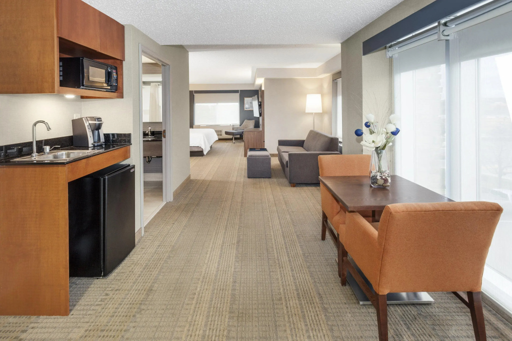 Holiday Inn Express Hotel & Suites Long Island-East End by IHG - фото 32