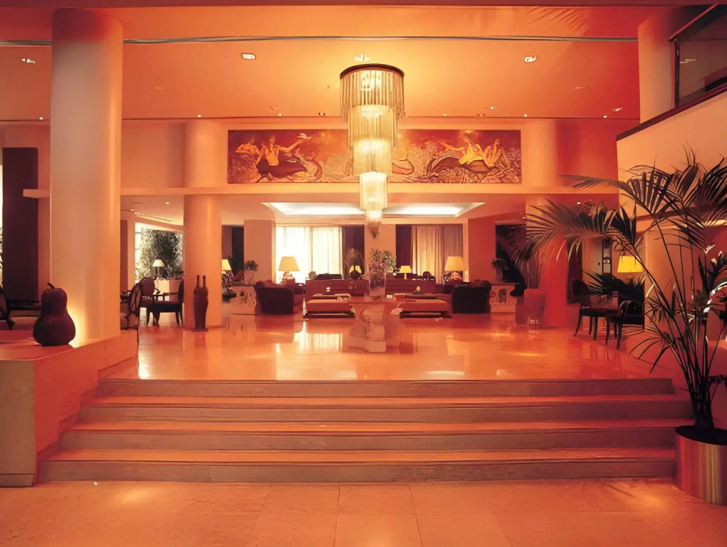 Adams Beach Hotel & Spa — фото
