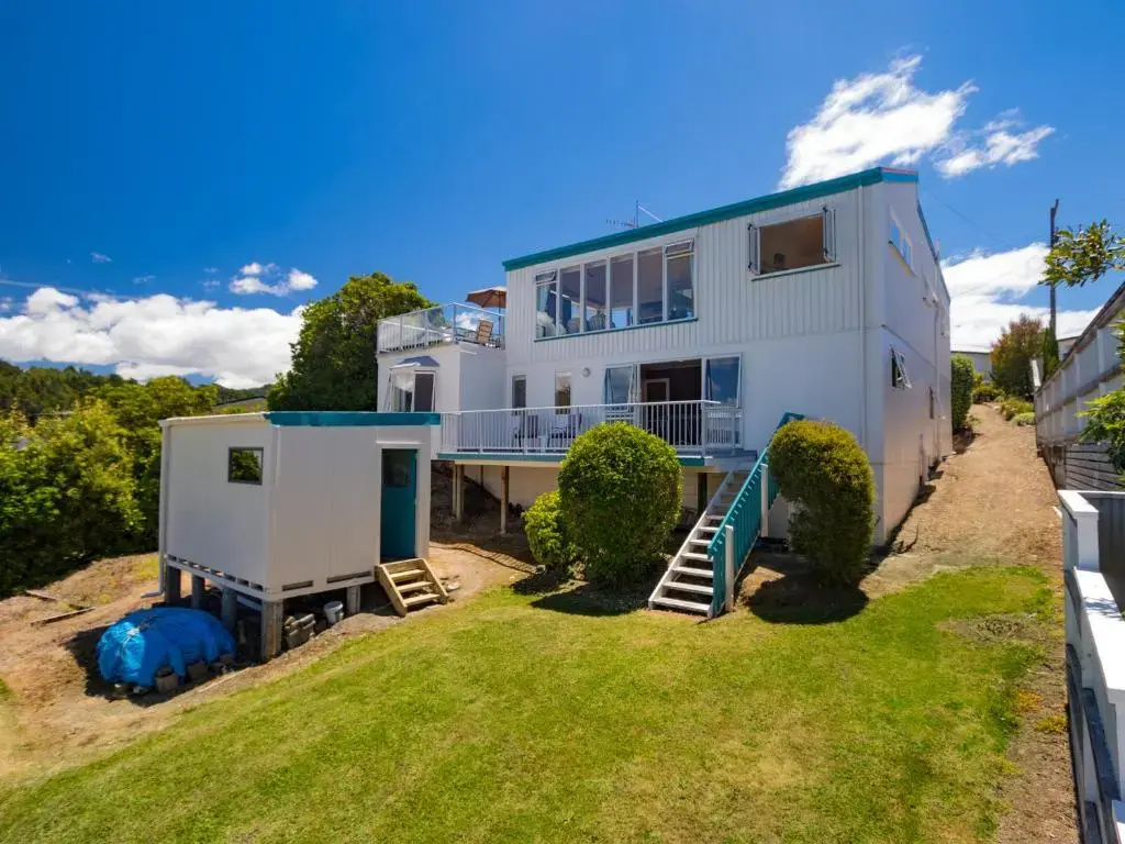 Bay Breeze - Stephens Bay, Kaiteriteri Holiday Home