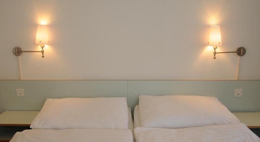 Hotel Nydeck by null