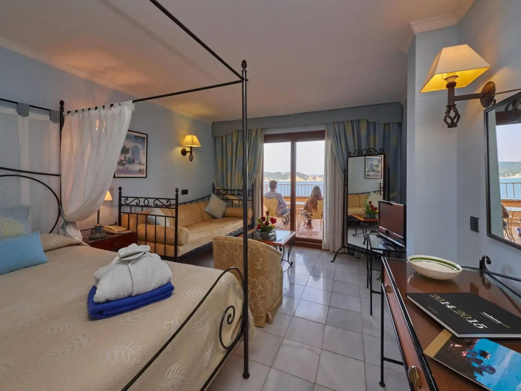 Hotel Petit Cala Fornells - Général