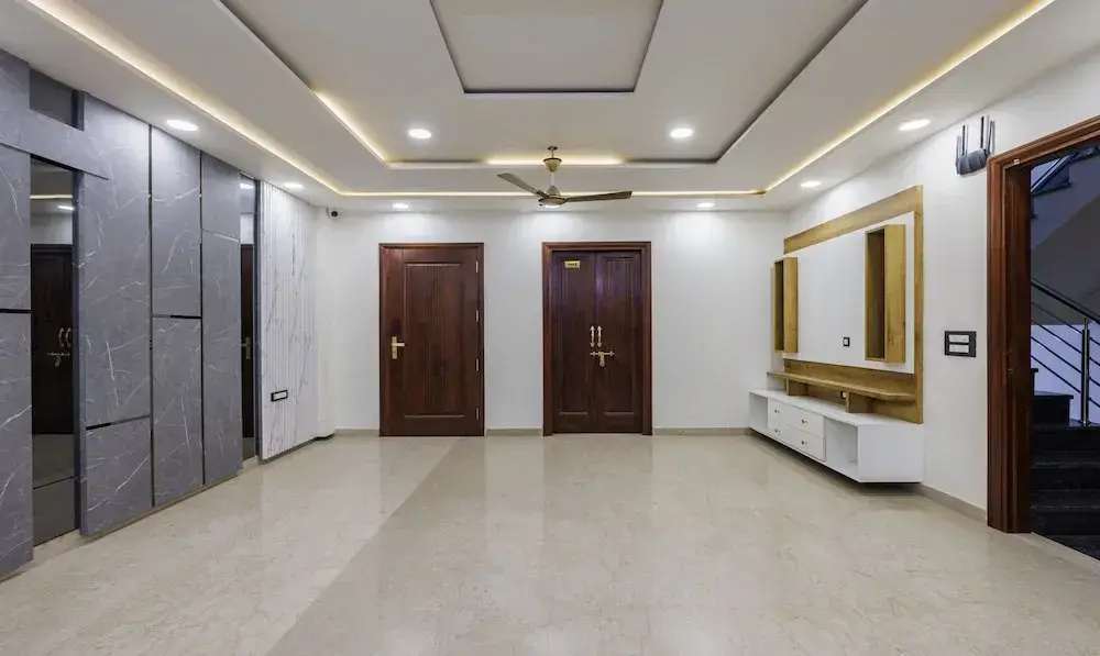 Lobby & Reception