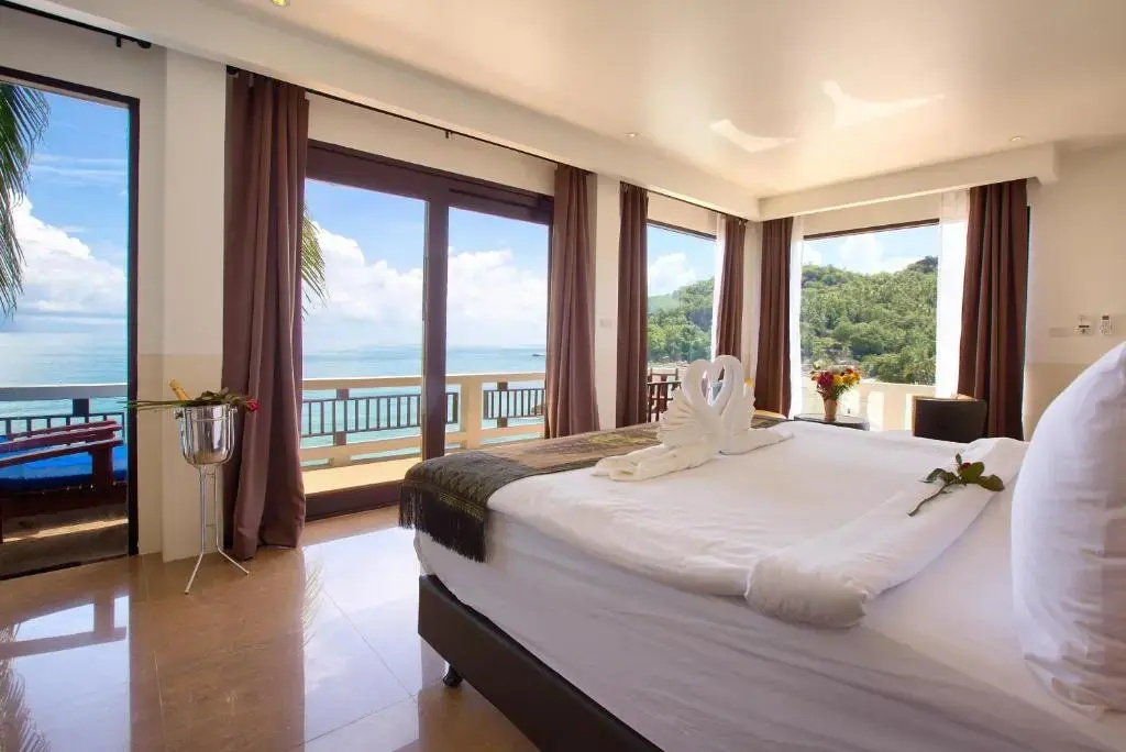 Grand Double room with sea view (full double bed)
