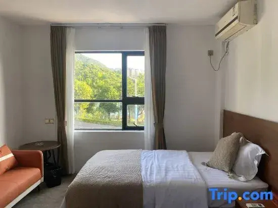 Standard room with lake view